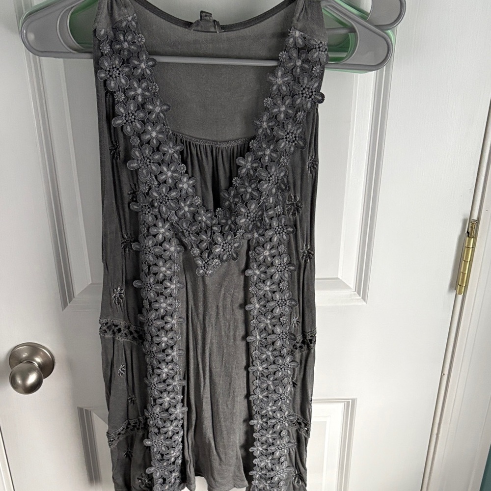POL Gray Floral-Trim Sleeveless Blouse